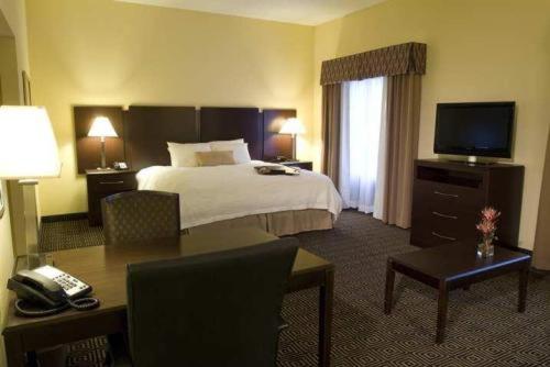 Hampton Inn & Suites Orlando-John Young Parkway/South Park - image 4