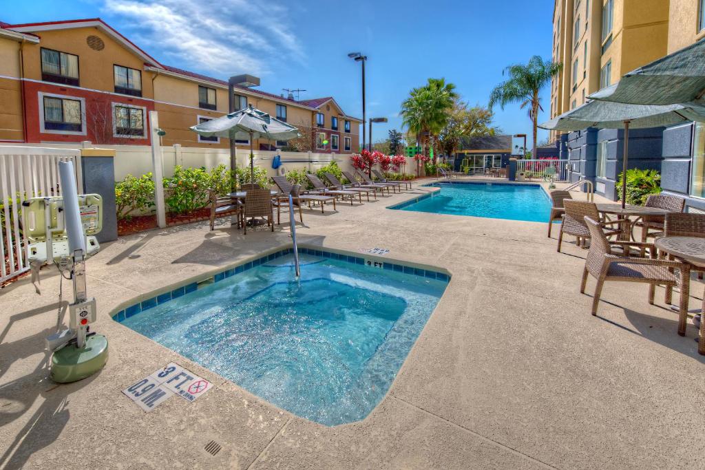 Fairfield Inn and Suites by Marriott Orlando Near Universal Orlando - main image