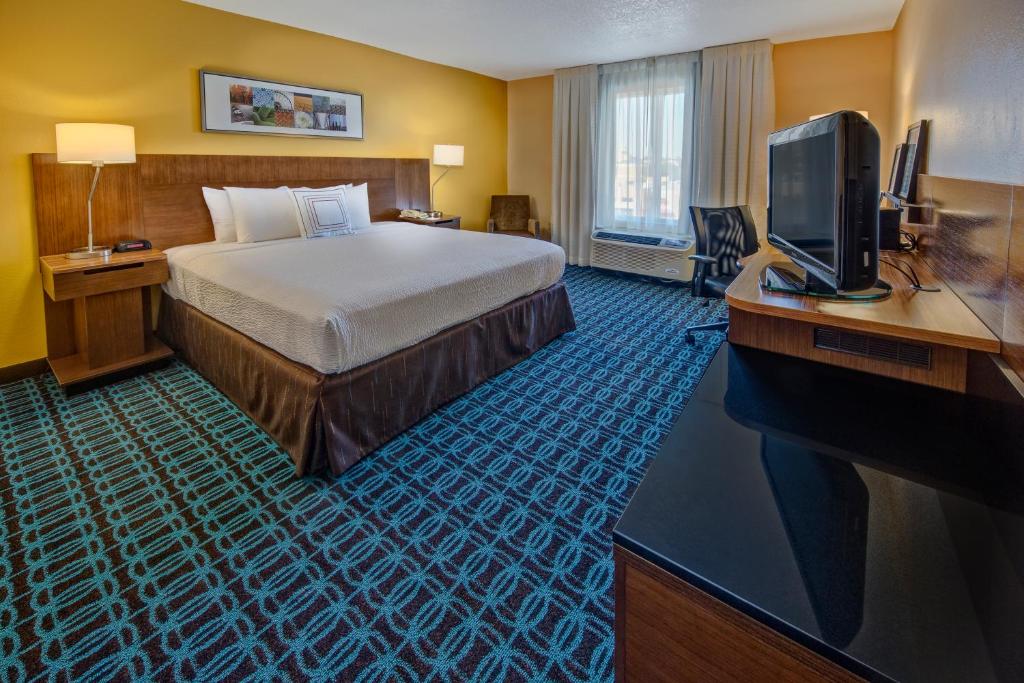 Fairfield Inn and Suites by Marriott Orlando Near Universal Orlando - image 3