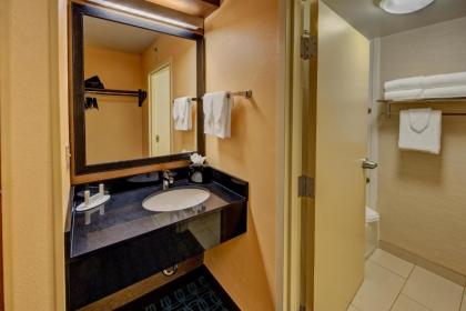 Fairfield Inn and Suites by Marriott Orlando Near Universal Orlando - image 5