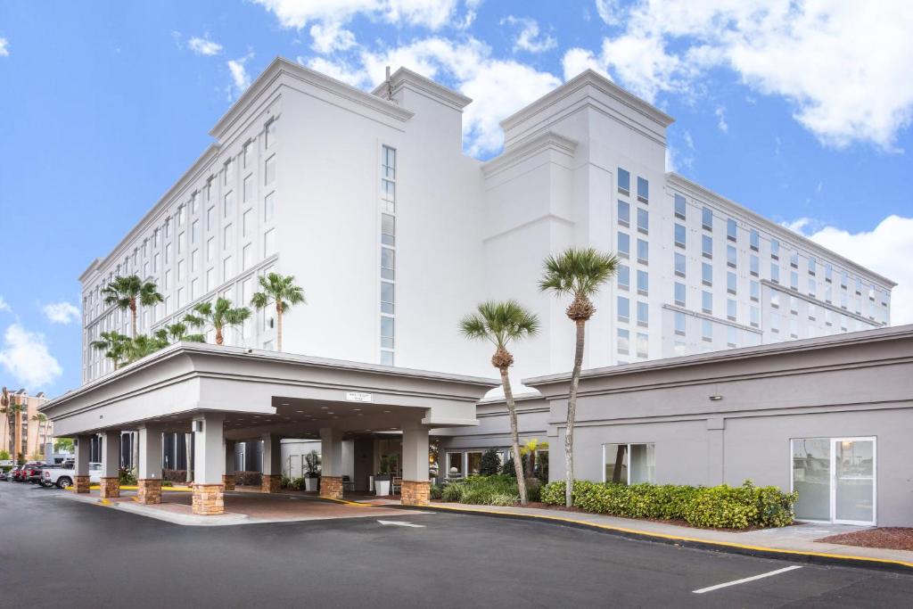 Holiday Inn & Suites Across From Universal Orlando an IHG Hotel - main image