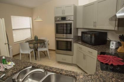 Elegant 3 Bed 2 Bath Town Home in Ventura Country Club - image 2