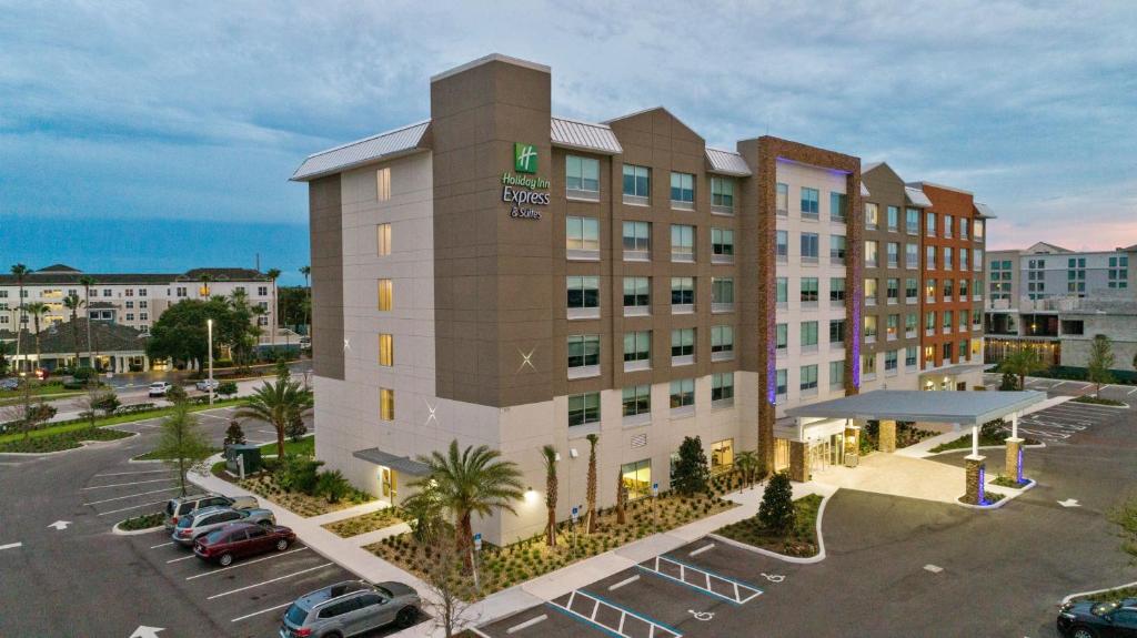 Holiday Inn Express & Suites Orlando- Lake Buena Vista an IHG Hotel - main image
