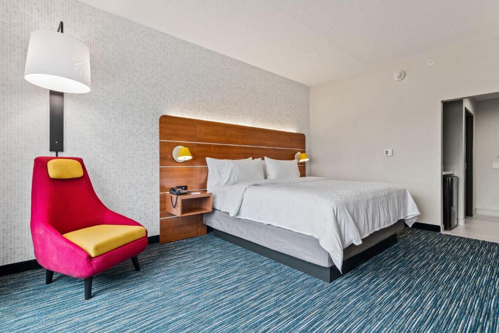 Holiday Inn Express & Suites Orlando- Lake Buena Vista an IHG Hotel - image 2