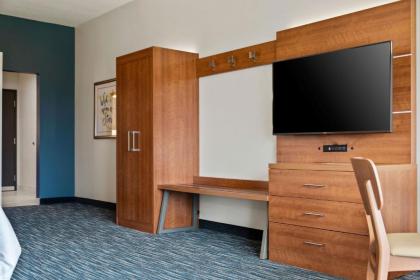 Holiday Inn Express & Suites Orlando- Lake Buena Vista an IHG Hotel - image 4