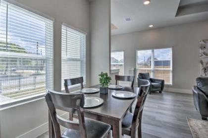 Sleek Home with Smart TV 3 Miles to Downtown - image 4