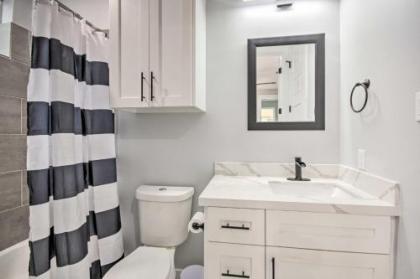 Luxury Townhome - half Mi to Museum District! - image 5