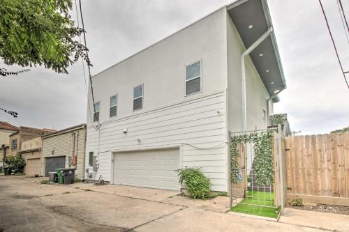 Luxe Modern Houston Apt - 1 Mile to The Galleria! - main image