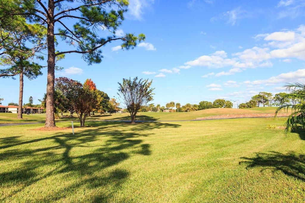 GOLF COURSE VIEW 2 bedroom 2 bath condo! - main image