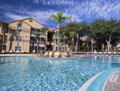 Fully-furnished Two Bedroom Villa and Modern Comforts in Orlando - image 2