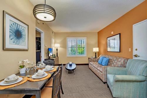 Near Disney - 1BR with King Bed - Pool and Hot Tub - image 2